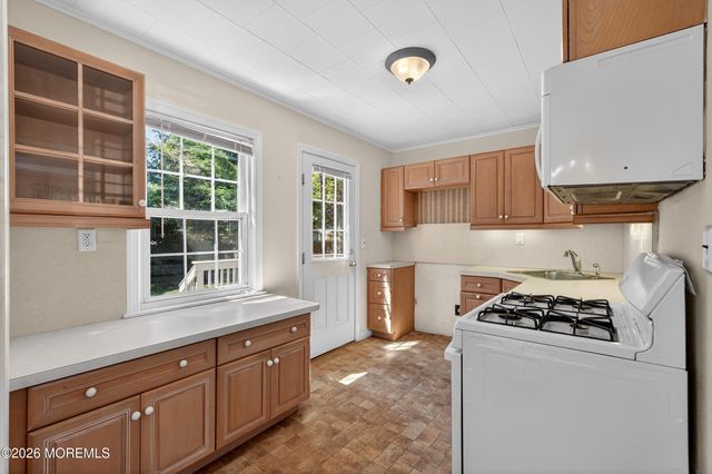 68 Davis Lane, Red Bank, NJ 07701