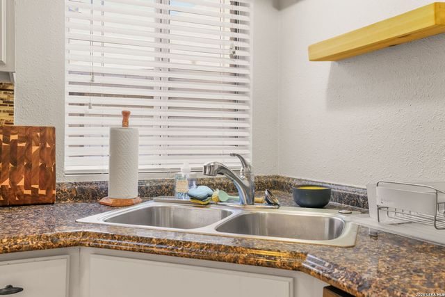 14235 Red Maple Wood, San Antonio, TX 78249