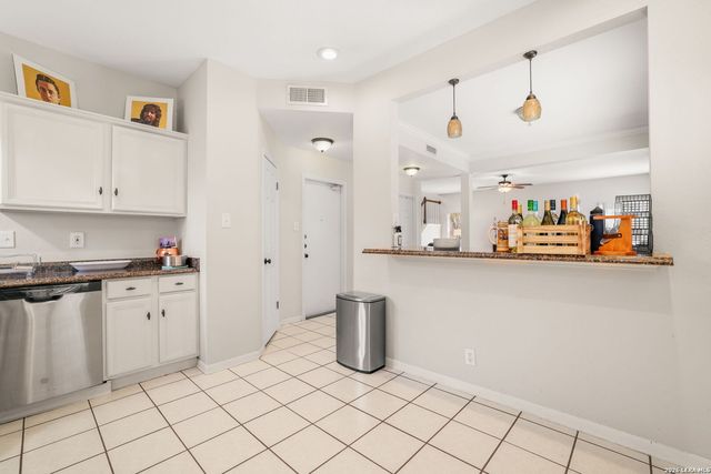 14235 Red Maple Wood, San Antonio, TX 78249