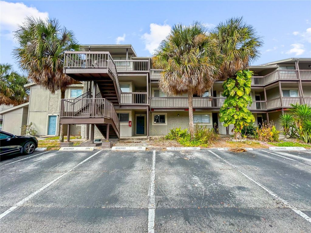 6336 NEWTOWN CIRCLE 36B2, Town N Country, FL 33615