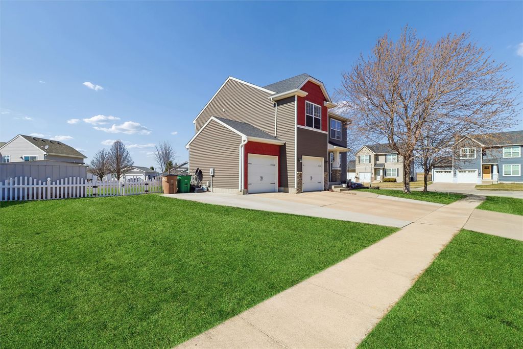3204 Maple Drive SW, Bondurant, IA 50035