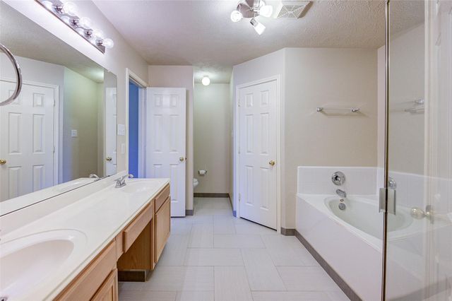 21611 Country Club Green Way, Tomball, TX 77375