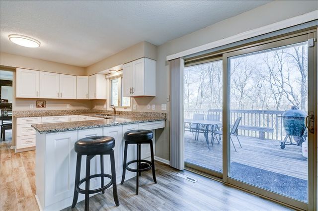 10165 Lincoln Avenue, Clive, IA 50325