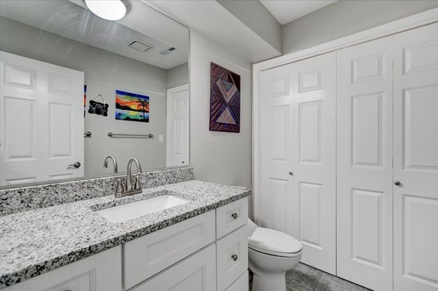 10165 Lincoln Avenue, Clive, IA 50325