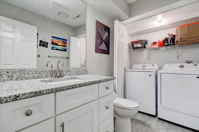 10165 Lincoln Avenue, Clive, IA 50325