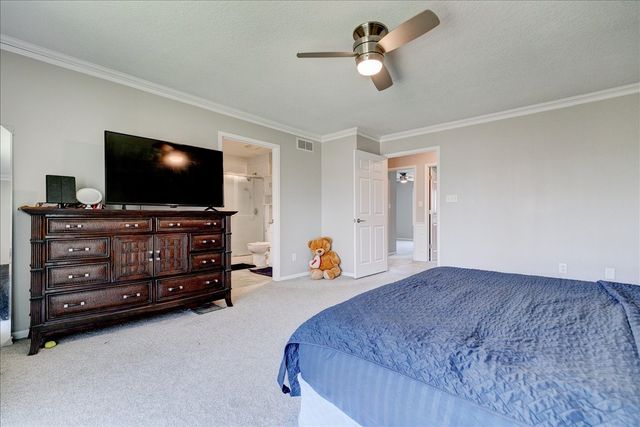 10165 Lincoln Avenue, Clive, IA 50325