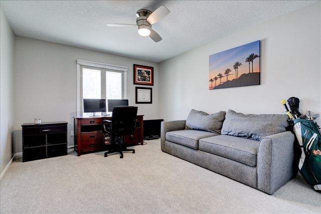 10165 Lincoln Avenue, Clive, IA 50325