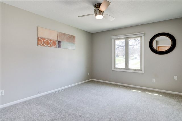 10165 Lincoln Avenue, Clive, IA 50325