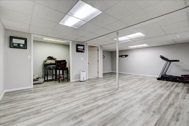 10165 Lincoln Avenue, Clive, IA 50325