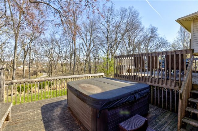 10165 Lincoln Avenue, Clive, IA 50325