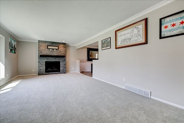 10165 Lincoln Avenue, Clive, IA 50325