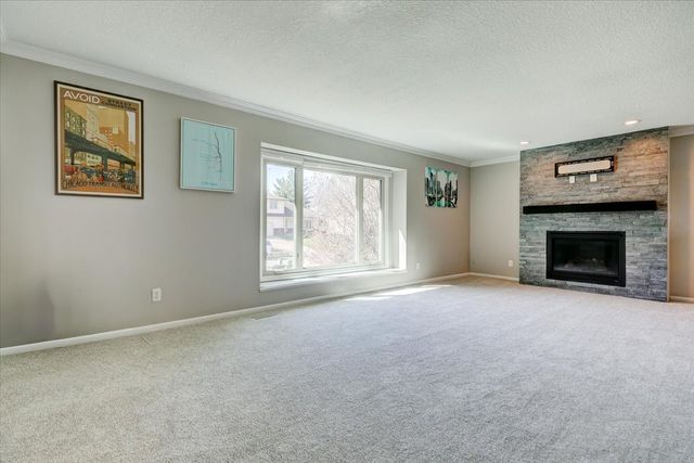 10165 Lincoln Avenue, Clive, IA 50325