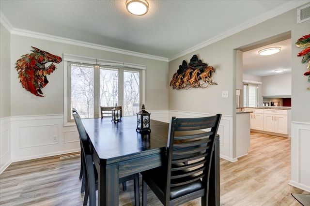 10165 Lincoln Avenue, Clive, IA 50325