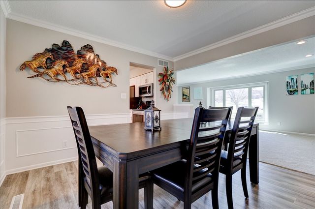 10165 Lincoln Avenue, Clive, IA 50325