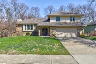 10165 Lincoln Avenue, Clive, IA 50325
