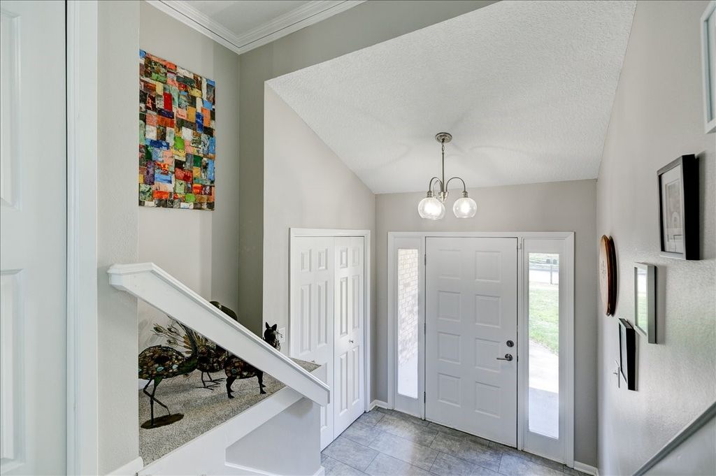 10165 Lincoln Avenue, Clive, IA 50325