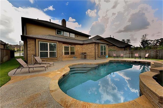 126 Hearthshire Circle, The Woodlands, TX 77354
