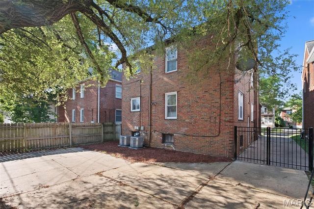 7055 Dartmouth Avenue, University City, MO 63130