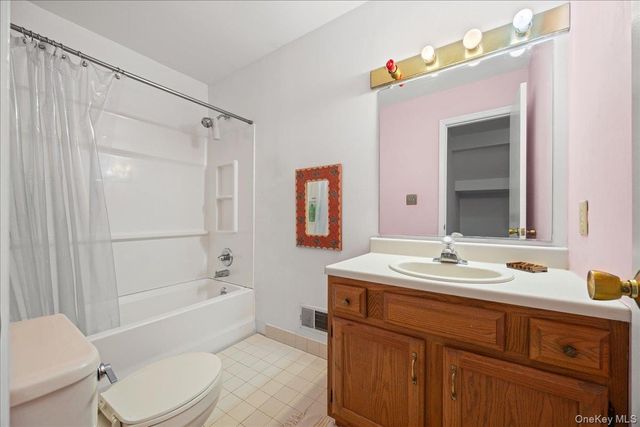 3 Magnolia Lane, Warwick, NY 10990