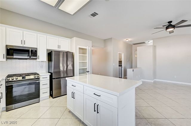 2052 Poppywood Avenue, Henderson, NV 89012