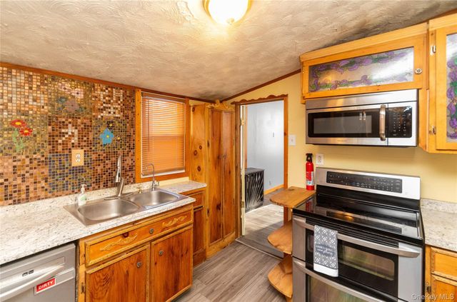 21 Harvey Street, Hyde Park, NY 12538