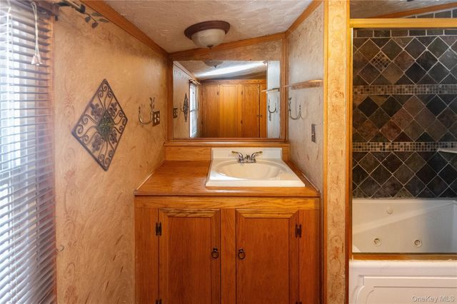 21 Harvey Street, Hyde Park, NY 12538