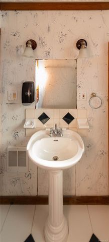 21 Harvey Street, Hyde Park, NY 12538