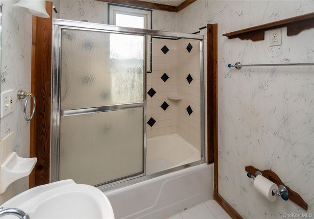 21 Harvey Street, Hyde Park, NY 12538