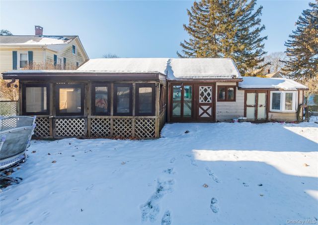 21 Harvey Street, Hyde Park, NY 12538