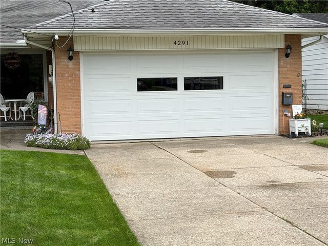 4291 Brendan Lane, North Olmsted, OH 44070