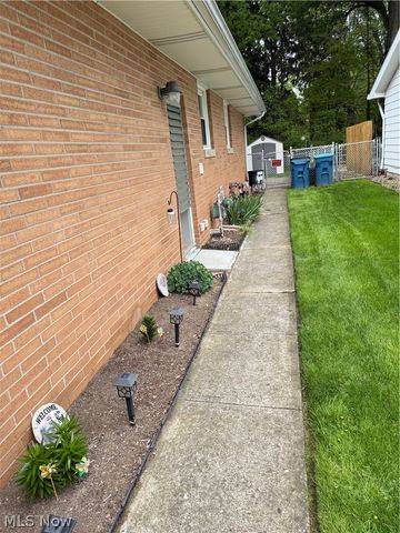 4291 Brendan Lane, North Olmsted, OH 44070