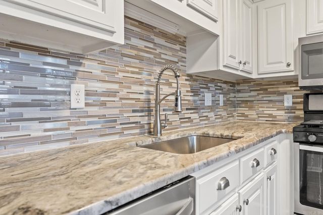 2 Forest Maple Court, Little Rock, AR 72223