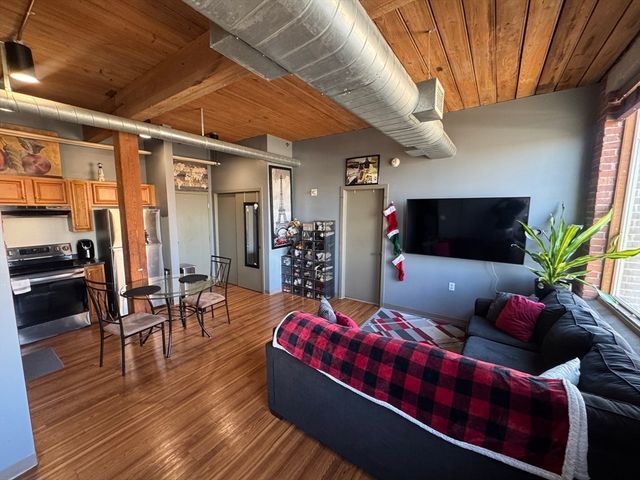 146 Court Street 408, Brockton, MA 02302