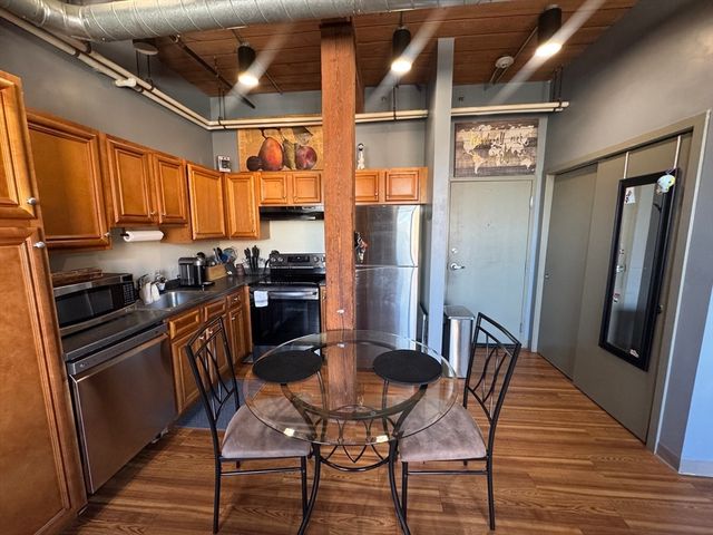 146 Court Street 408, Brockton, MA 02302