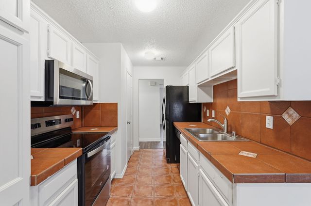 2910 Chisholm Trail, Corinth, TX 76210