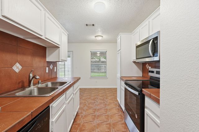 2910 Chisholm Trail, Corinth, TX 76210