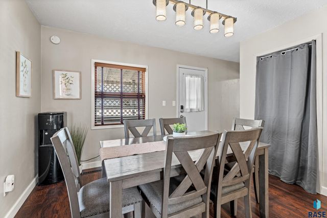 823 S West Ave Avenue, Sioux Falls, SD 57104