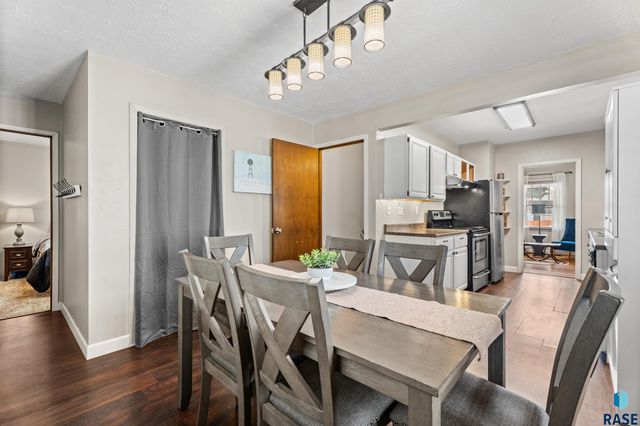 823 S West Ave Avenue, Sioux Falls, SD 57104