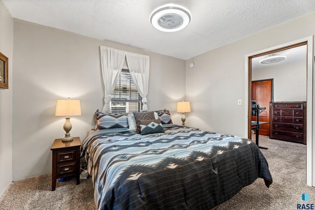 823 S West Ave Avenue, Sioux Falls, SD 57104