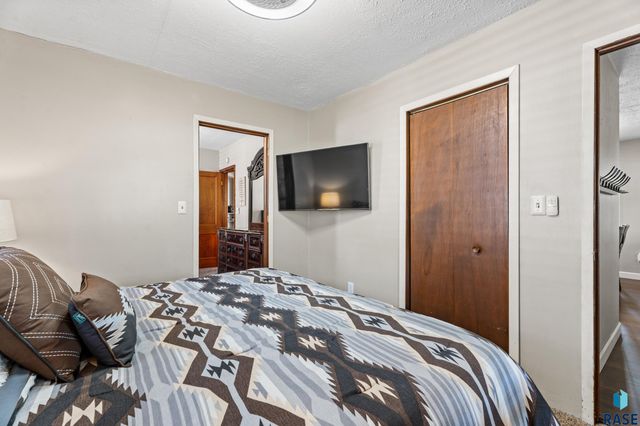 823 S West Ave Avenue, Sioux Falls, SD 57104