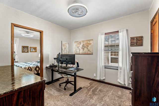 823 S West Ave Avenue, Sioux Falls, SD 57104