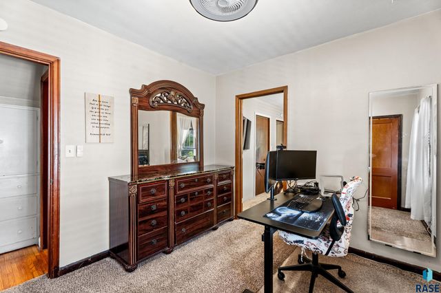 823 S West Ave Avenue, Sioux Falls, SD 57104