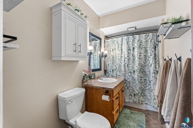 823 S West Ave Avenue, Sioux Falls, SD 57104