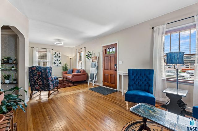 823 S West Ave Avenue, Sioux Falls, SD 57104