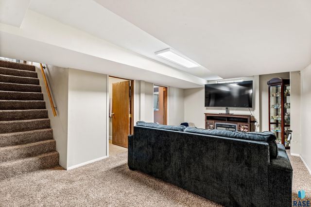 823 S West Ave Avenue, Sioux Falls, SD 57104