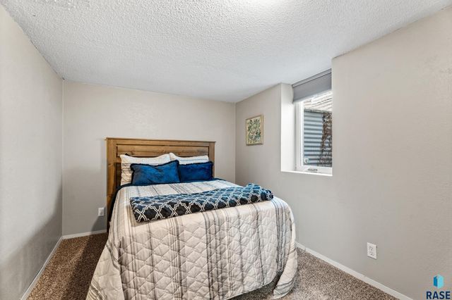 823 S West Ave Avenue, Sioux Falls, SD 57104