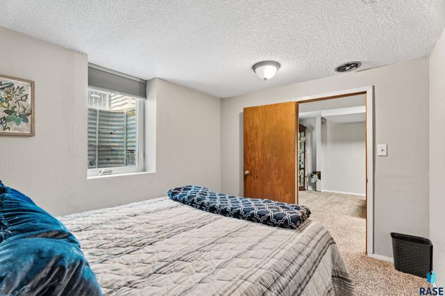 823 S West Ave Avenue, Sioux Falls, SD 57104