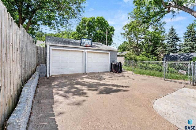 823 S West Ave Avenue, Sioux Falls, SD 57104