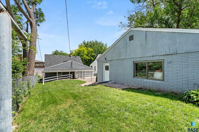 823 S West Ave Avenue, Sioux Falls, SD 57104