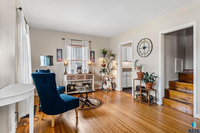 823 S West Ave Avenue, Sioux Falls, SD 57104
